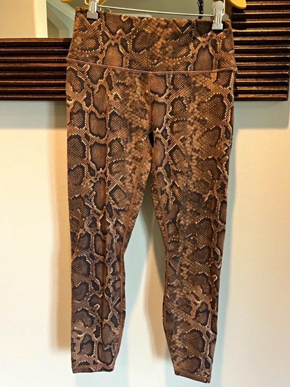 Varley High-Rise Leggings in Brown Python Snakeskin Print - 7/8 Length Medium